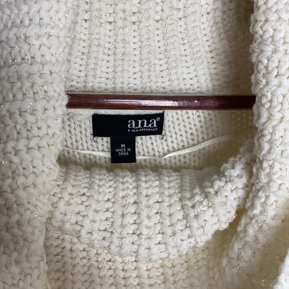 Knit Sweater size Medium color cream - Picture 7 of 9